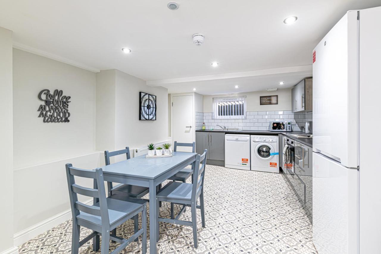 Luxury 5 Bedroom Holiday Home Within Prescot Dış mekan fotoğraf